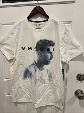 Messi Men’s White Graphic Short-Sleeve Tee